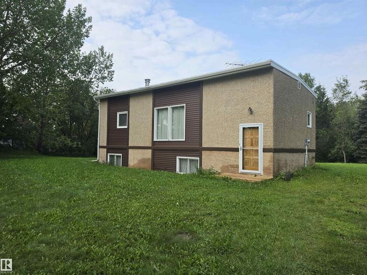 Property Photo:  53220 Rge Road 15 12  AB T7Y 0C3 