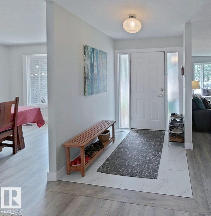 Property Photo:  2725 104A Street NW  AB T6J 4C4 