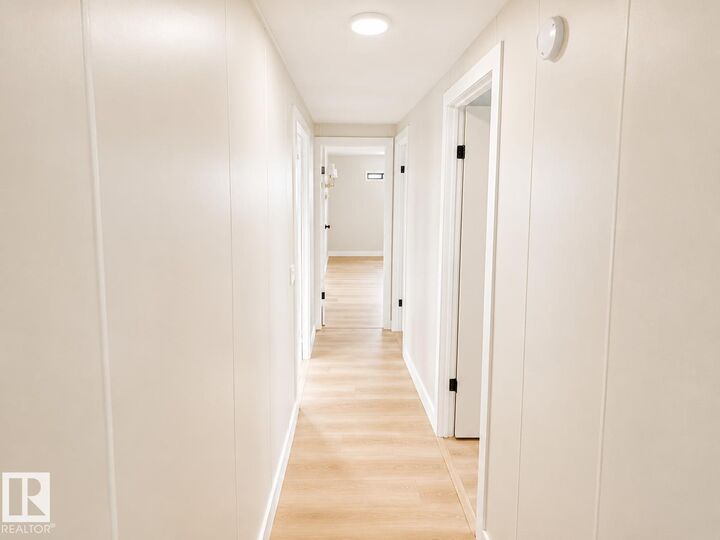 Property Photo:  20 West View Bv NW  AB T5S 1T5 