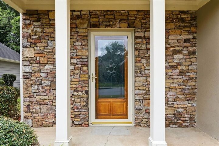 Property Photo: 2075 Drogheda Lane GA 30066