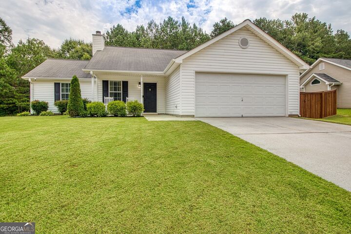 Property Photo: 185 Creekside Drive GA 30220