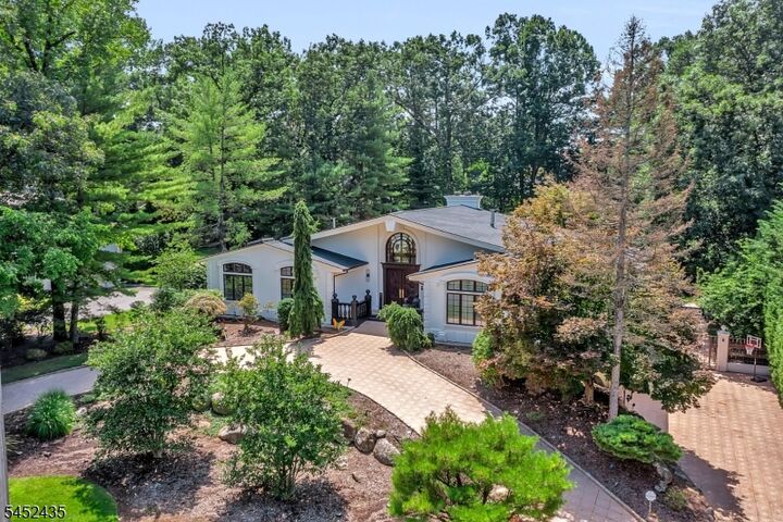 Property Photo:  8 Driftwood Drive  NJ 07039 