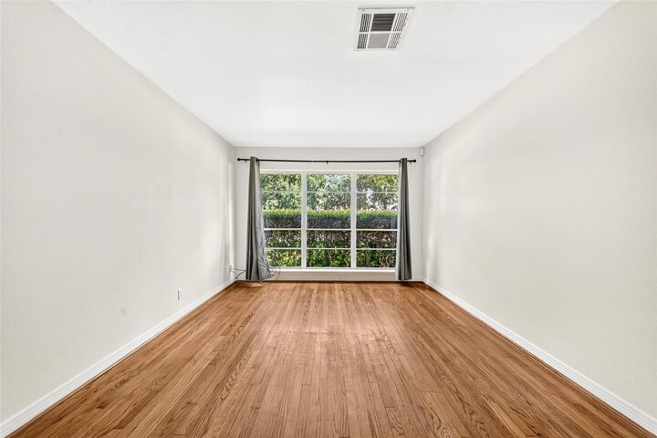 Property Photo:  4045 Woodfox Street  TX 77025 