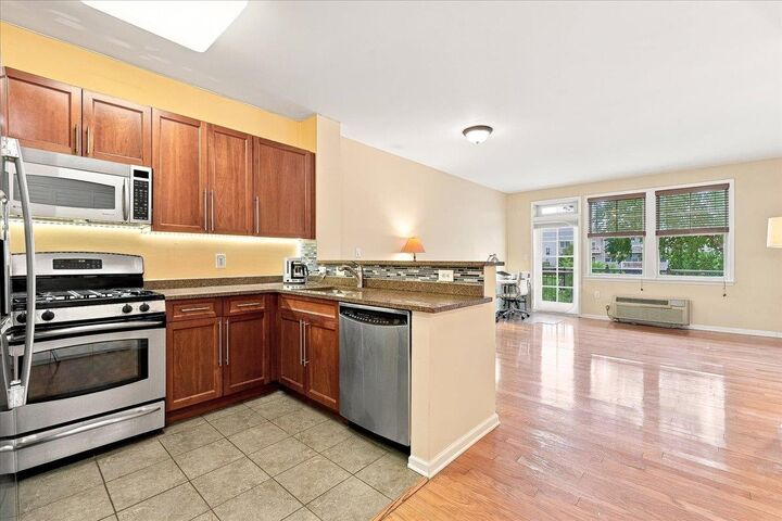 Property Photo:  15 Freedom Way 306  NJ 07305 
