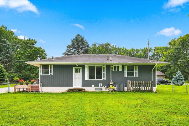 Property Photo: 5355 NW 63rd Place IA 50131