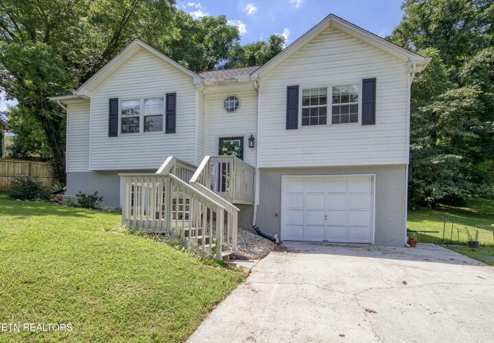 Property Photo:  3913 Abercorn Rd  TN 37921 