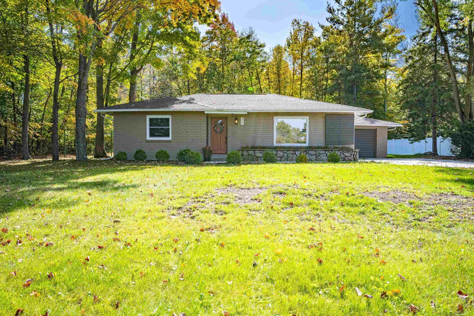 Property Photo:  3807 W M-61 Highway  MI 48624 
