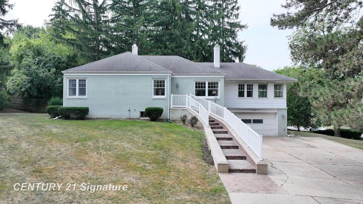 Property Photo: 1702 Overhill Drive MI 48503-4655