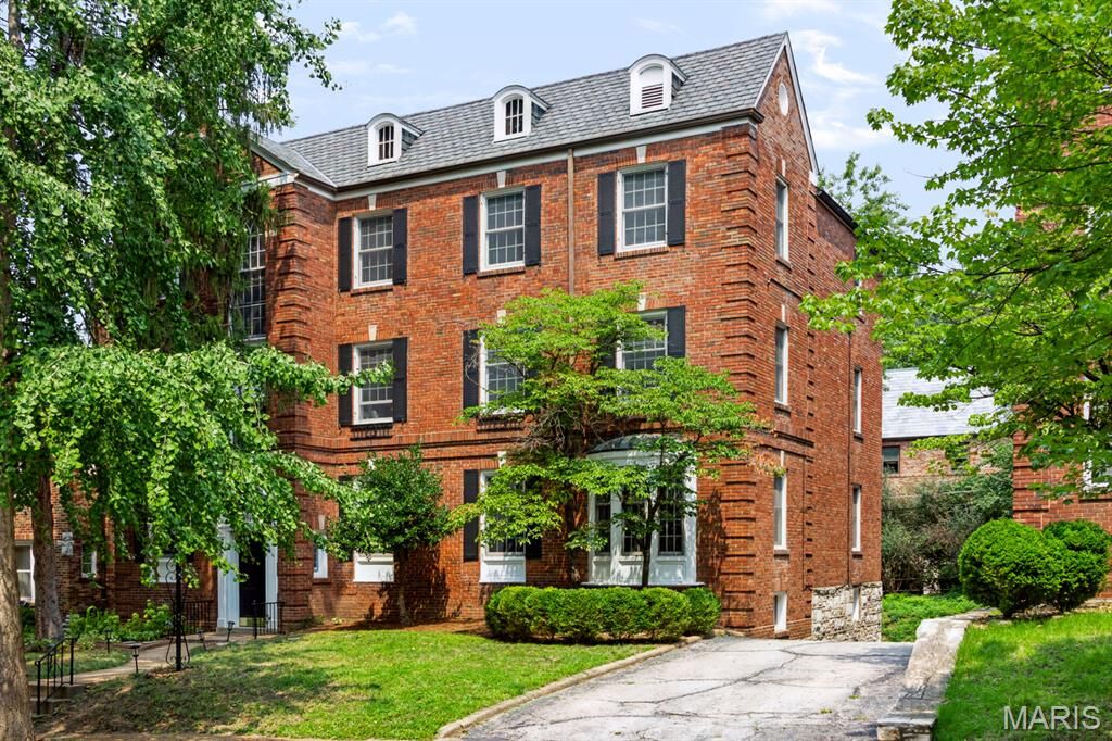 Property Photo:  7529 Wellington Way 3  MO 63105 