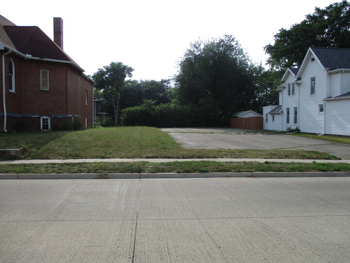 Property Photo: 608 Greenwood Place MI 49203