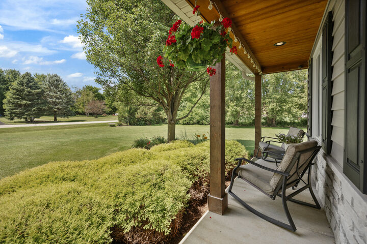 Property Photo: 9N859 Channel Court IL 60124