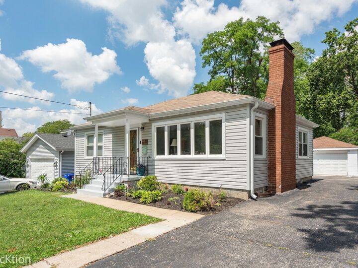 Property Photo:  1515 Hill Avenue  IL 60187 