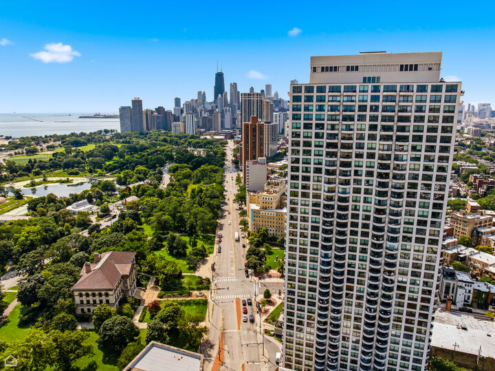 Property Photo:  2020 N Lincoln Park W 28ab  IL 60614 
