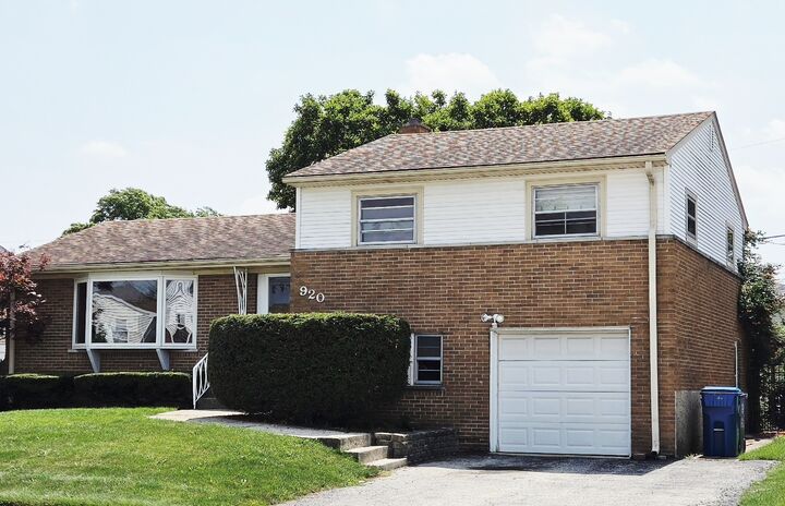 Property Photo:  920 Park Drive  IL 60160 