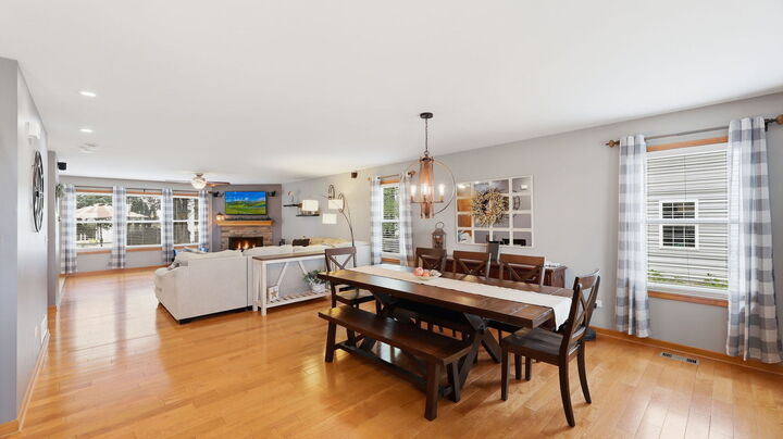 Property Photo:  