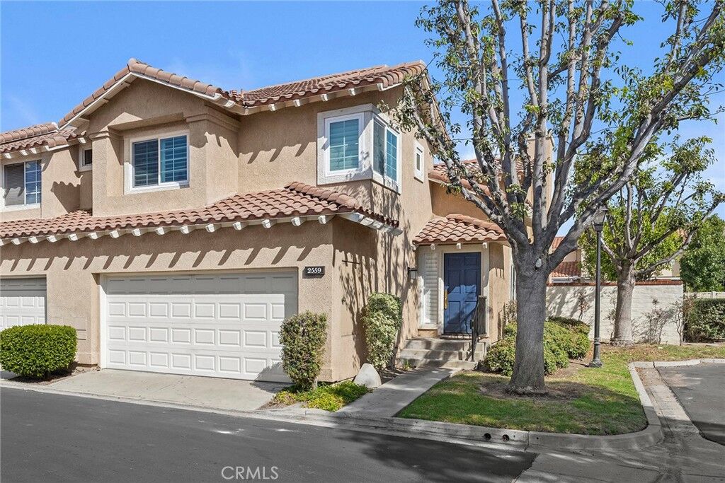 Property Photo: 2559 Avenita Alpera CA 92782