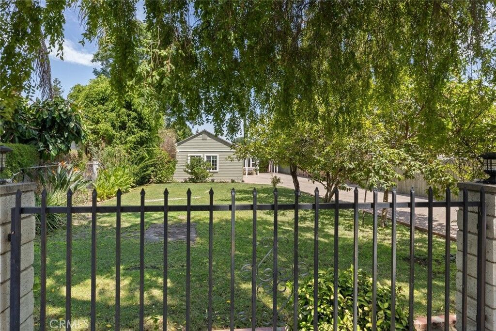 Property Photo:  6700 Gloria Avenue  CA 91406 