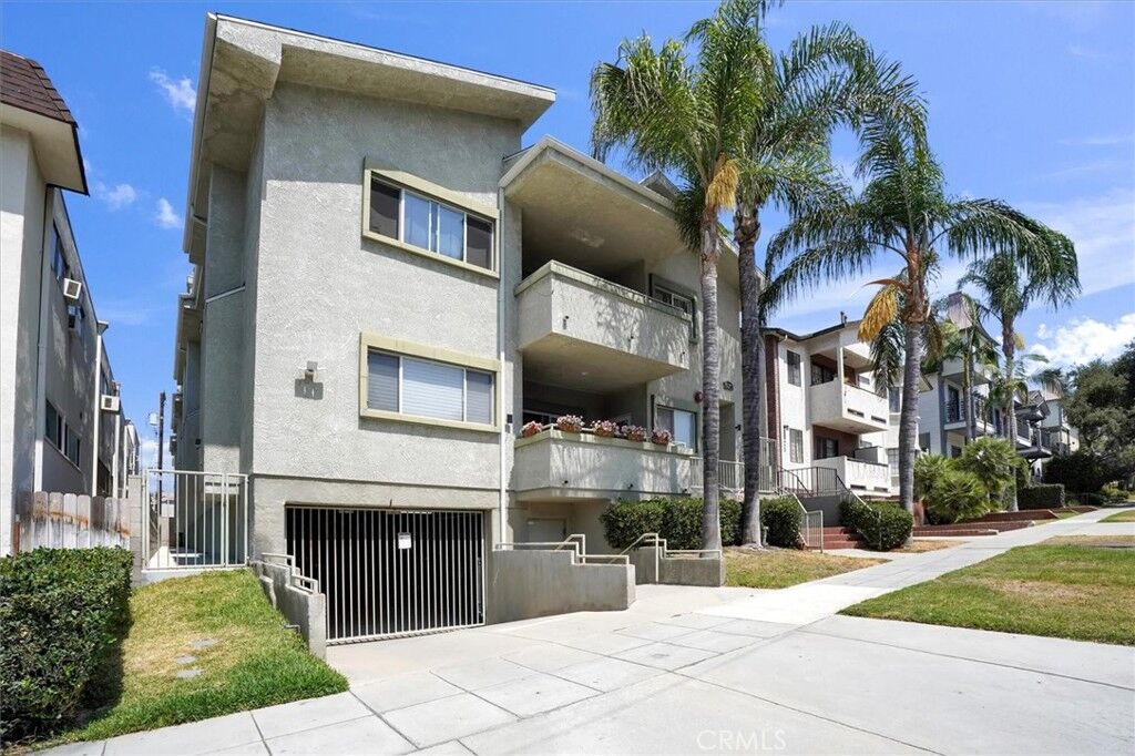 Property Photo: 621 E Olive Avenue 106 CA 91501