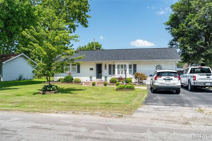 Property Photo: 1405 Norwood Drive IL 62040