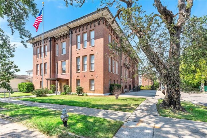 Property Photo: 3601 Camp Street 302 LA 70115