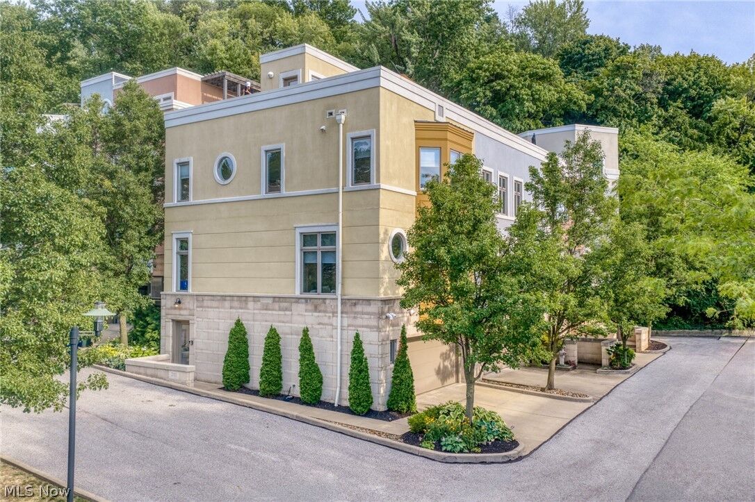Property Photo:  2011 Villa Carabelli Drive  OH 44106 