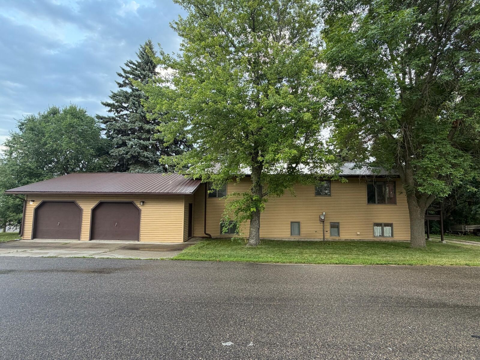 Property Photo:  201 Birch Avenue  MN 56309 
