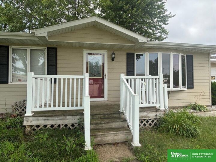 Property Photo:  502 S Summit Avenue  NE 68739 