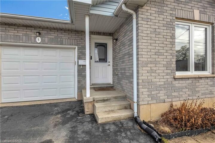 Property Photo:  8 Brantdale Avenue  ON L9C 1B7 