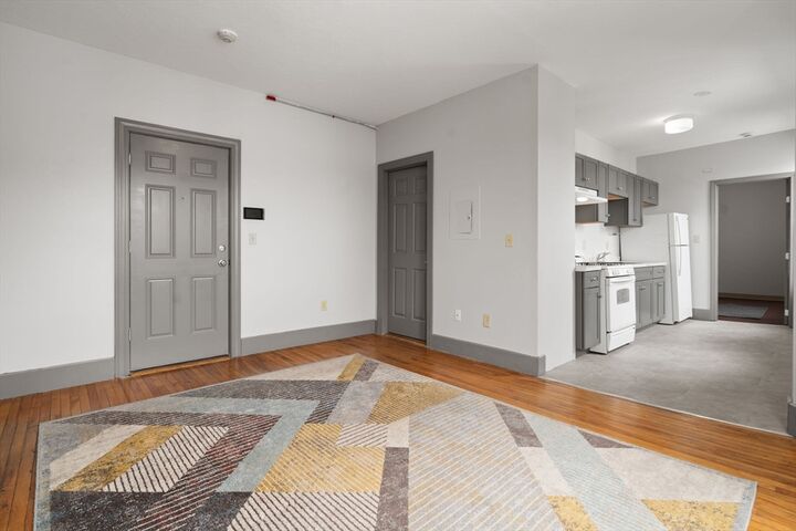Property Photo: 70 Russell St 6 MA 01609