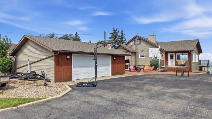 Property Photo: 143 Bayview Street AB T0C 3B0