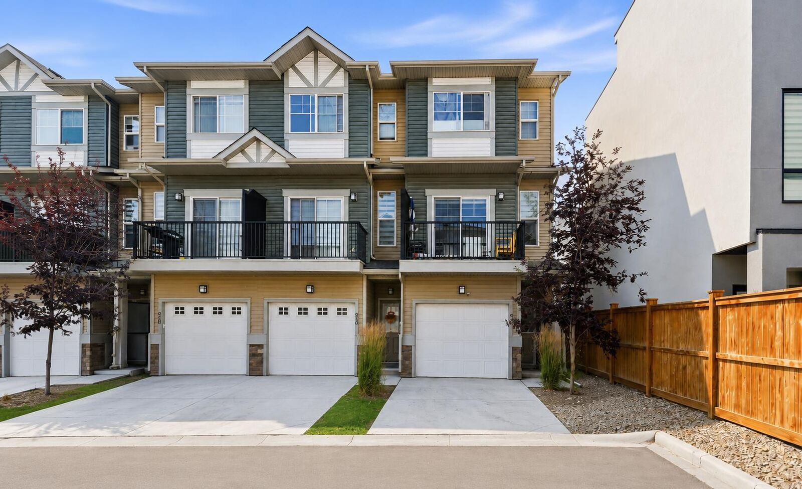 Property Photo: 924 Sage Hill Grove NW AB T3R 0B5