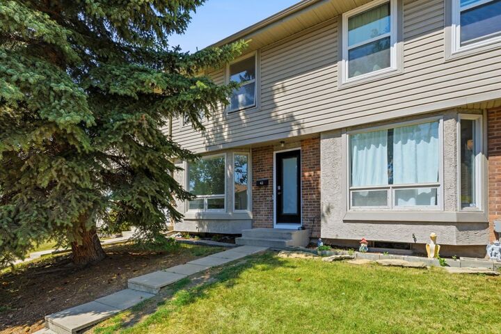 Property Photo: 123 Queensland Drive SE 42 AB T2J 5J4