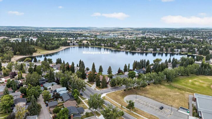 Property Photo: 860 Midridge Drive SE 631 AB T2X 1K1