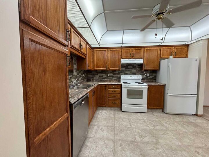 3090 15 Avenue SE 305 — photo 1