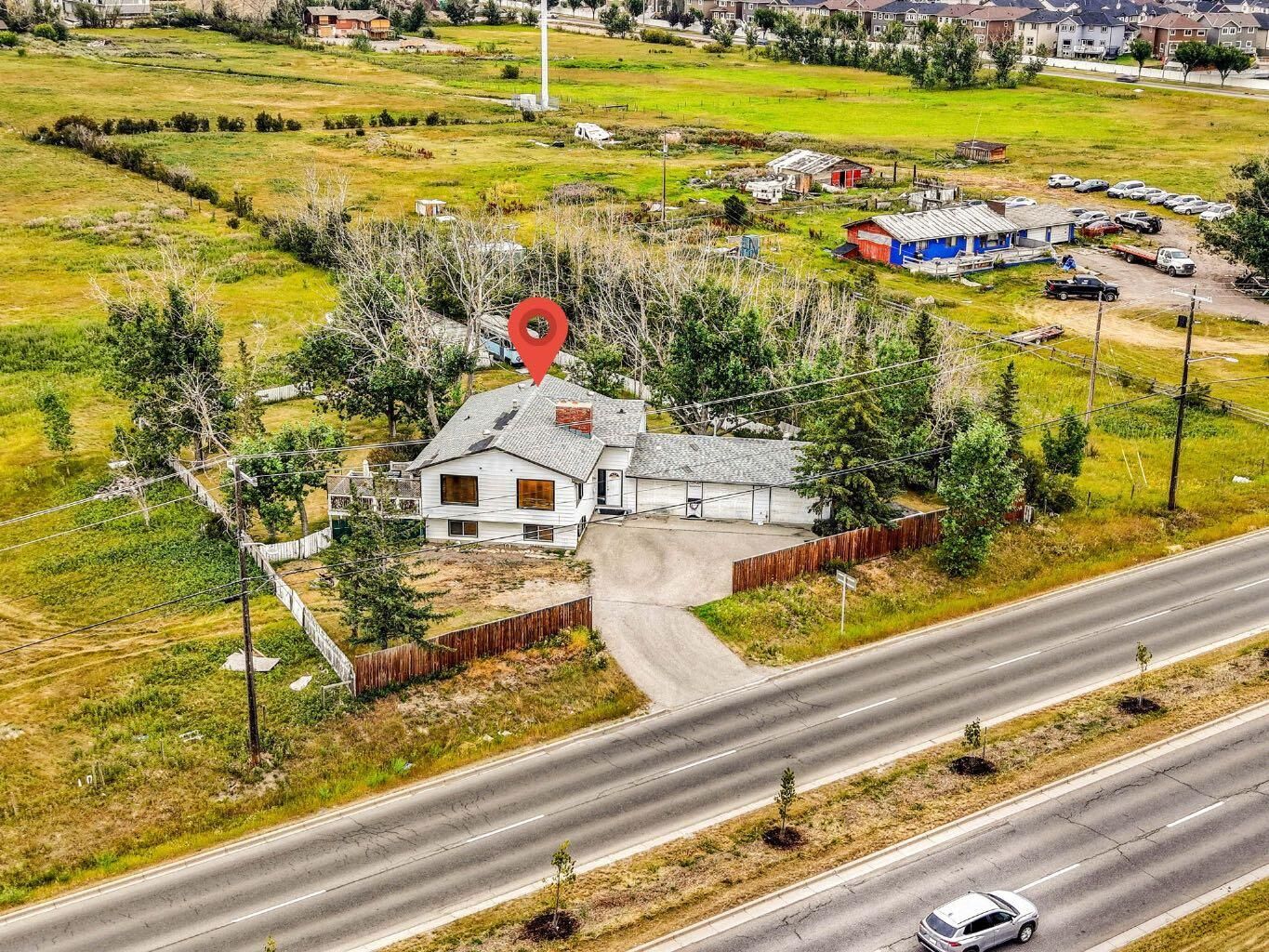 Property Photo: 5020 80 Avenue NE AB T3J 4B7