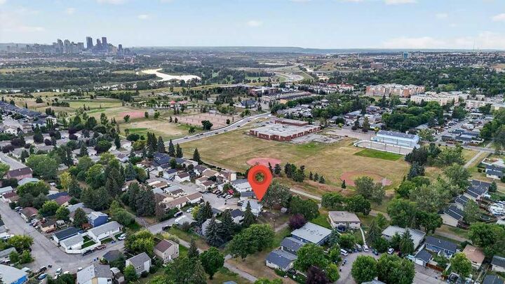 Property Photo: 3046 32A Avenue SE AB T2B 0J3