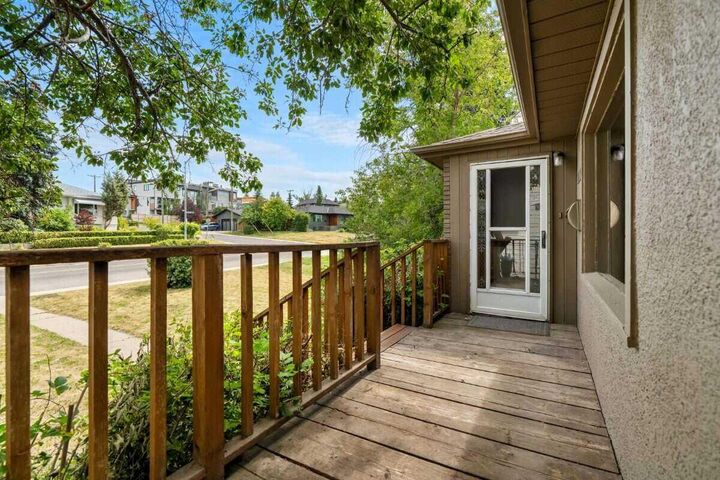 Property Photo: 2307 Richmond Road SW AB T2T 5E3