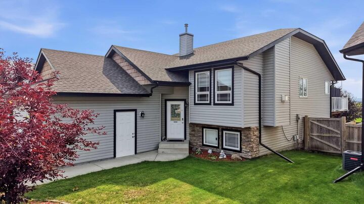 Property Photo: 88 Valentine Crescent AB T4R 0E8