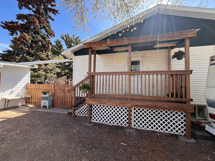 Property Photo: 502 5 Avenue AB T9W 1B1