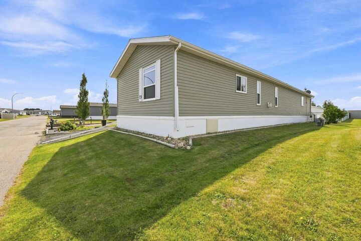 Property Photo: 15 Mackenzie Ranch Way 73 AB T4L 0B4