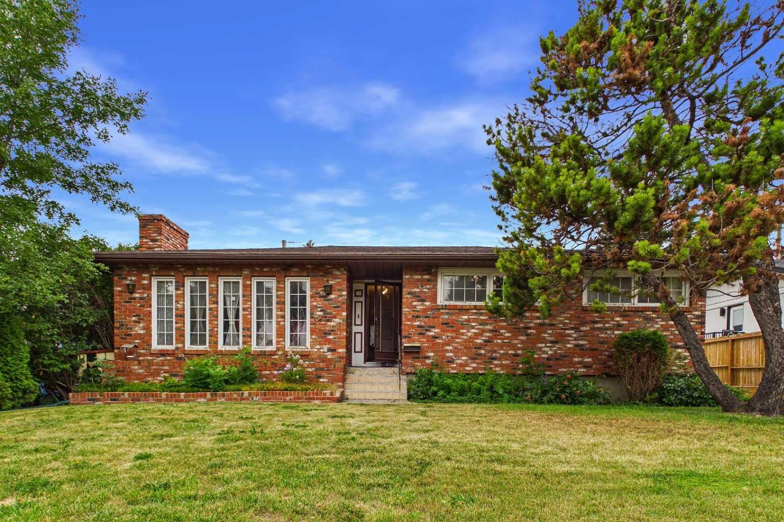 Property Photo: 5 Chisholm Crescent NW AB T2L 0Y9