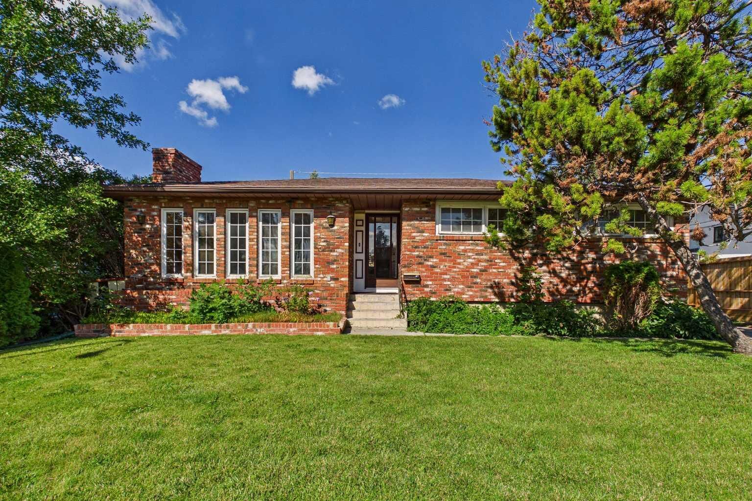 Property Photo: 5 Chisholm Crescent NW AB T2L 0Y9