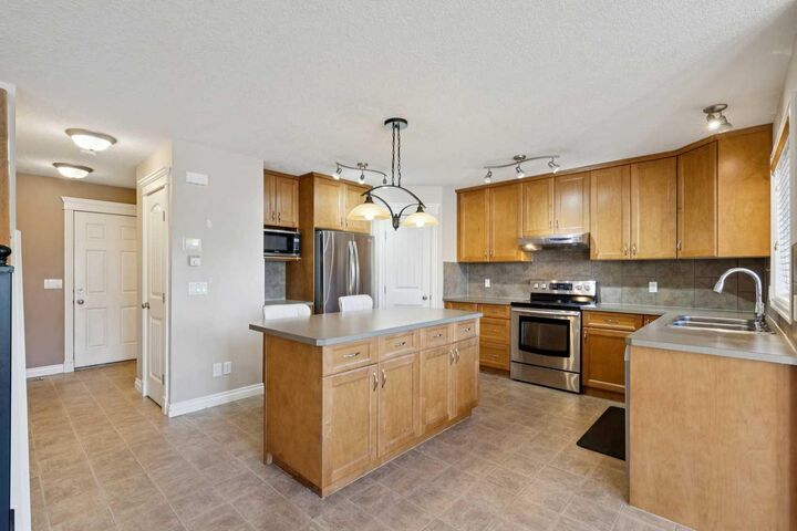 Property Photo: 184 Cimarron Park Circle AB T1S 2H5