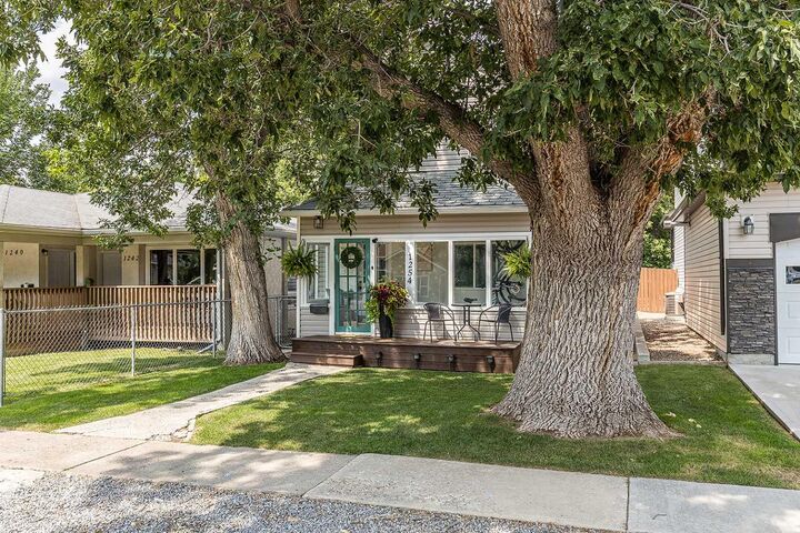 Property Photo: 1254 Queen Street SE AB T1A 1B5