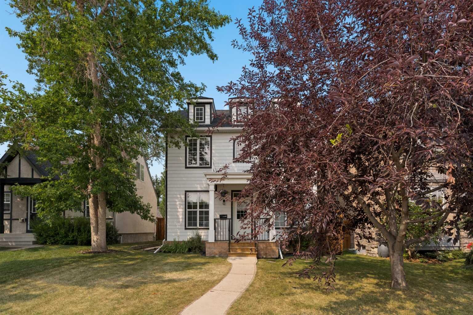 Property Photo:  4649 20 Street SW  AB T2T 6G4 