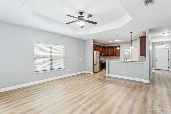 Property Photo: 5208 Parkside Dr FL 32571