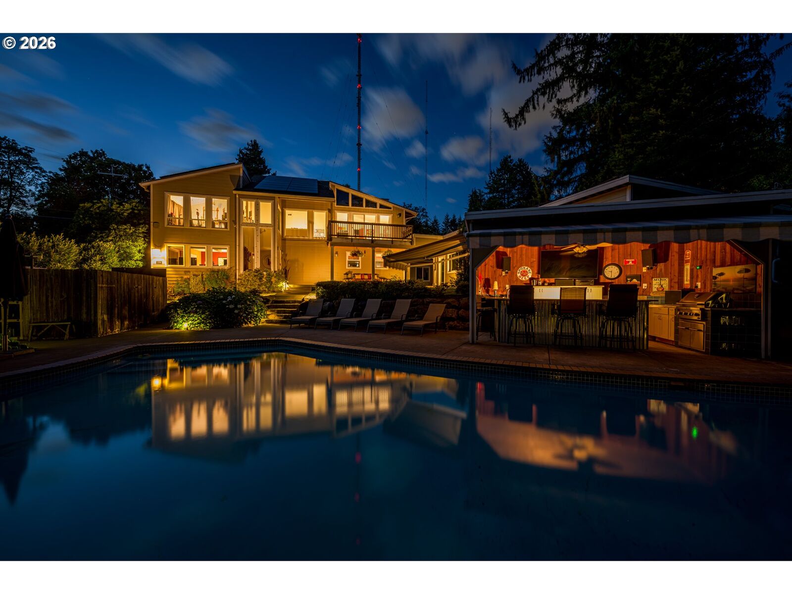 Property Photo:  1334 SW 57th Ave  OR 97221 