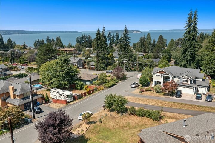 Property Photo:  4917  Ocean Avenue  WA 98203 