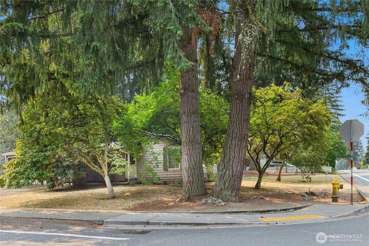 Property Photo:  17103 NE 95th Street  WA 98052 