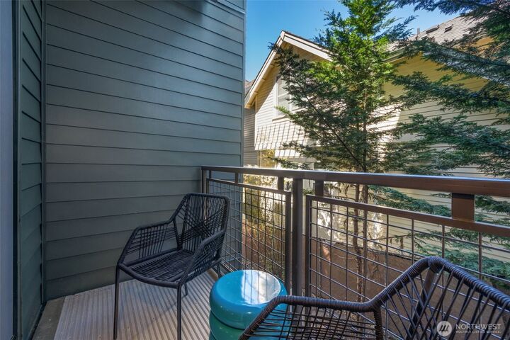 Property Photo: 1410 E Pine Street W205 WA 98122